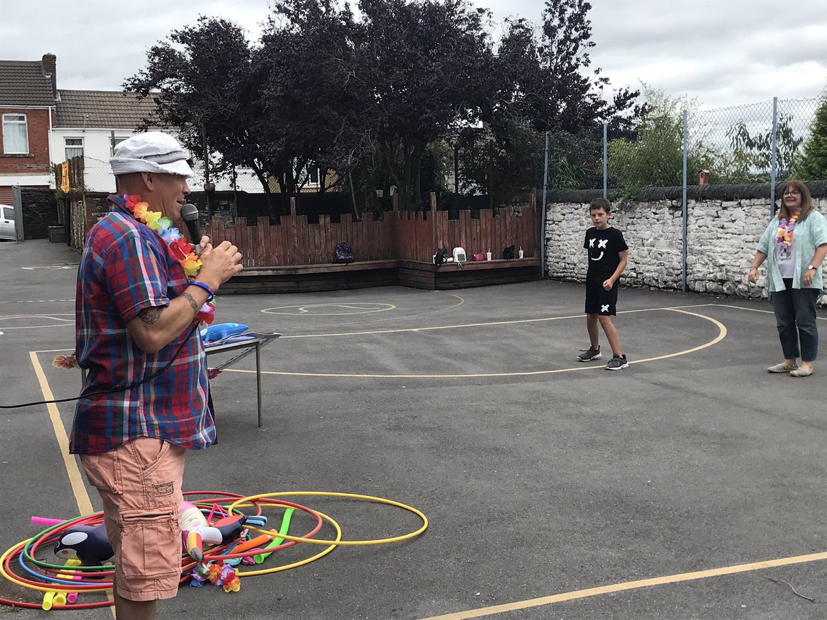 PlasmarlPrimary's tweet photo. What a fantastic day spent saying goodbye to our wonderful Year 6 pupils #plascomm Good luck in your secondary schools 🏫 😊🥳💃🏼🕺🏼🌸🌼🏖 https://t.co/YpomhLnjeO