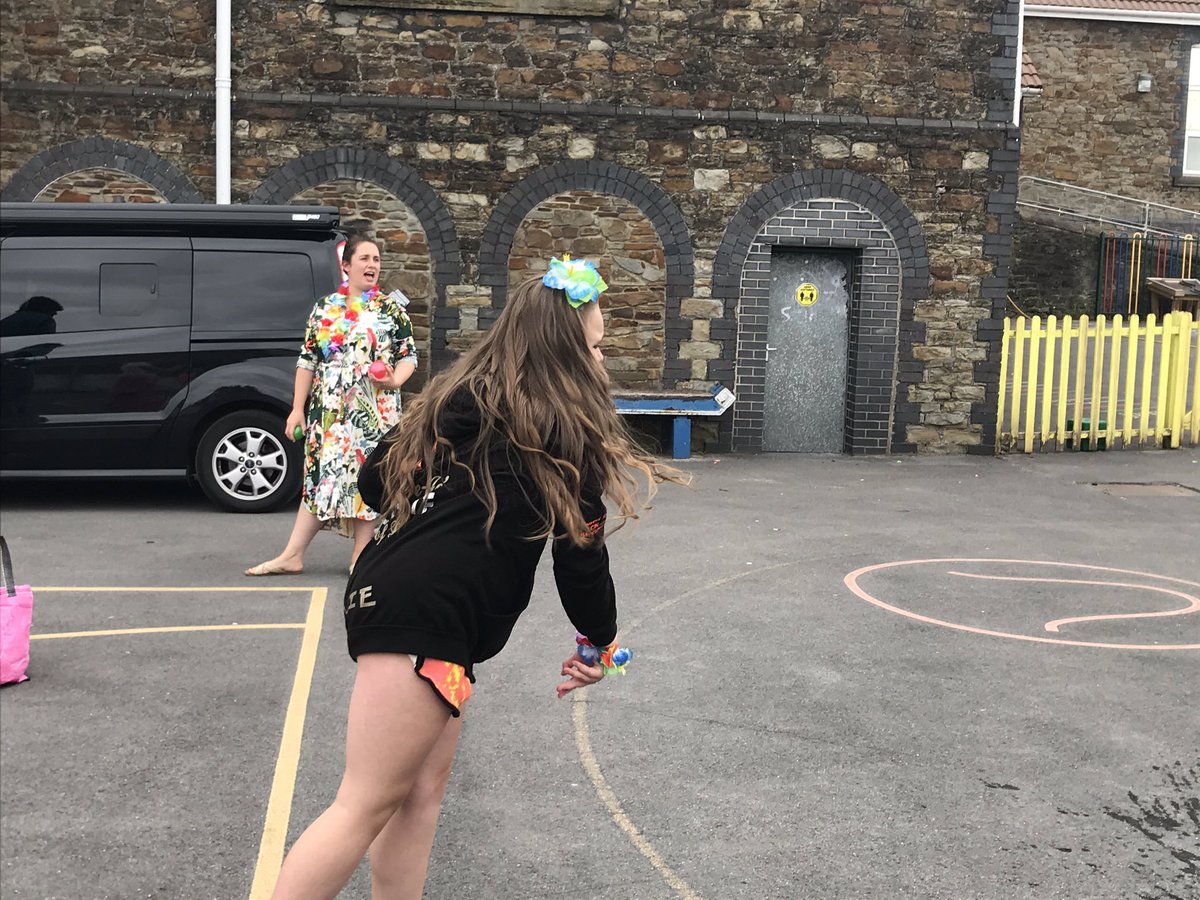 PlasmarlPrimary's tweet photo. What a fantastic day spent saying goodbye to our wonderful Year 6 pupils #plascomm Good luck in your secondary schools 🏫 😊🥳💃🏼🕺🏼🌸🌼🏖 https://t.co/eDIT6oU8JA