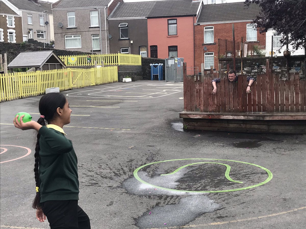 PlasmarlPrimary's tweet photo. What a fantastic day spent saying goodbye to our wonderful Year 6 pupils #plascomm Good luck in your secondary schools 🏫 😊🥳💃🏼🕺🏼🌸🌼🏖 https://t.co/CNOGD4FoVN
