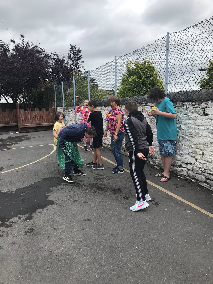 PlasmarlPrimary's tweet photo. What a fantastic day spent saying goodbye to our wonderful Year 6 pupils #plascomm Good luck in your secondary schools 🏫 😊🥳💃🏼🕺🏼🌸🌼🏖 https://t.co/rhWfHE2R9g