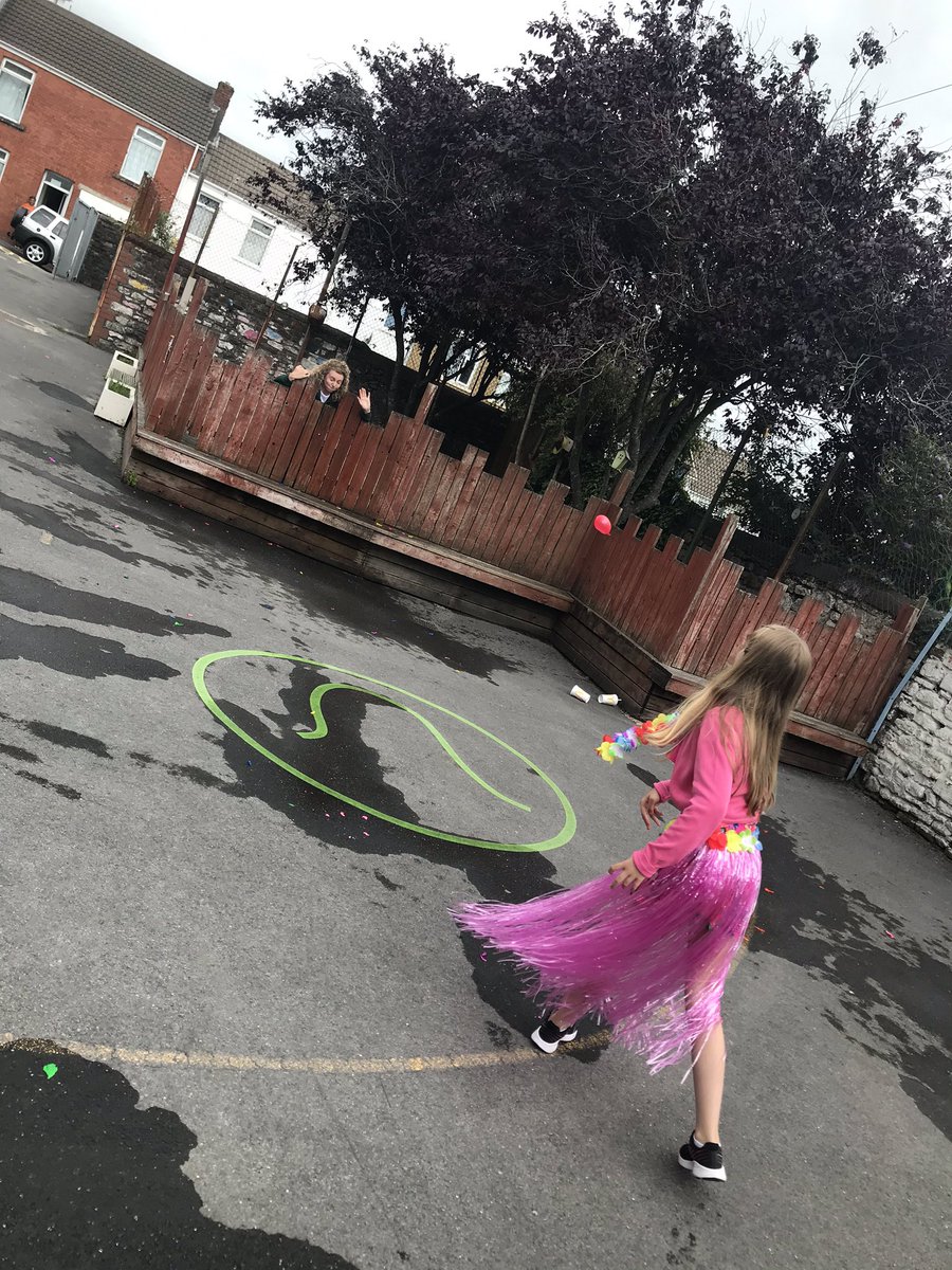 PlasmarlPrimary's tweet photo. What a fantastic day spent saying goodbye to our wonderful Year 6 pupils #plascomm Good luck in your secondary schools 🏫 😊🥳💃🏼🕺🏼🌸🌼🏖 https://t.co/5k0B7jzcB5