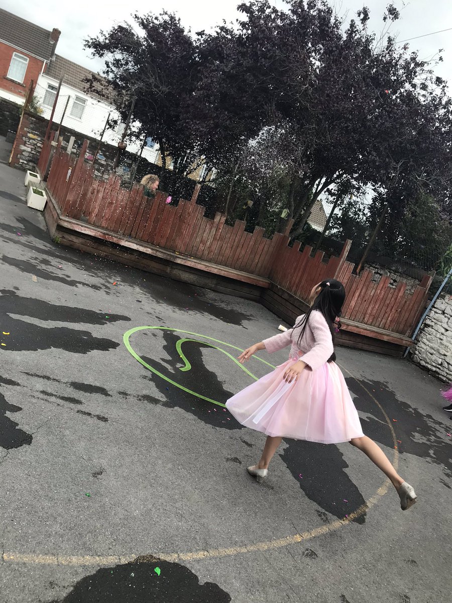 PlasmarlPrimary's tweet photo. What a fantastic day spent saying goodbye to our wonderful Year 6 pupils #plascomm Good luck in your secondary schools 🏫 😊🥳💃🏼🕺🏼🌸🌼🏖 https://t.co/5k0B7jzcB5