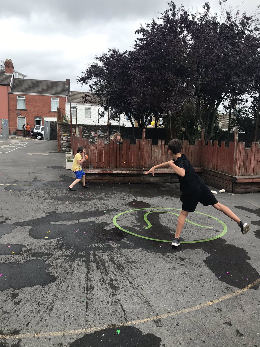 PlasmarlPrimary's tweet photo. What a fantastic day spent saying goodbye to our wonderful Year 6 pupils #plascomm Good luck in your secondary schools 🏫 😊🥳💃🏼🕺🏼🌸🌼🏖 https://t.co/kOAWXJRHmC
