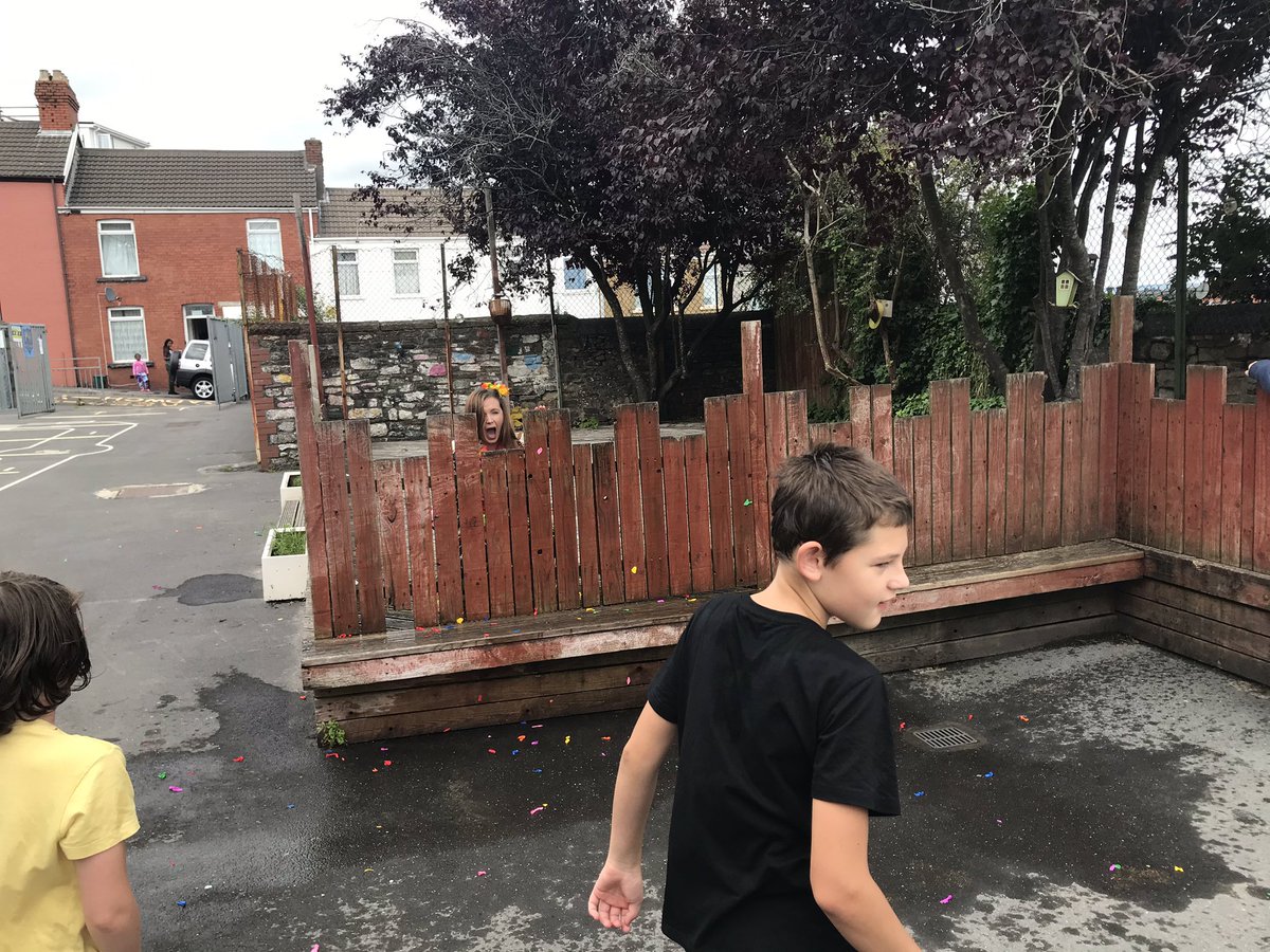 PlasmarlPrimary's tweet photo. What a fantastic day spent saying goodbye to our wonderful Year 6 pupils #plascomm Good luck in your secondary schools 🏫 😊🥳💃🏼🕺🏼🌸🌼🏖 https://t.co/kOAWXJRHmC