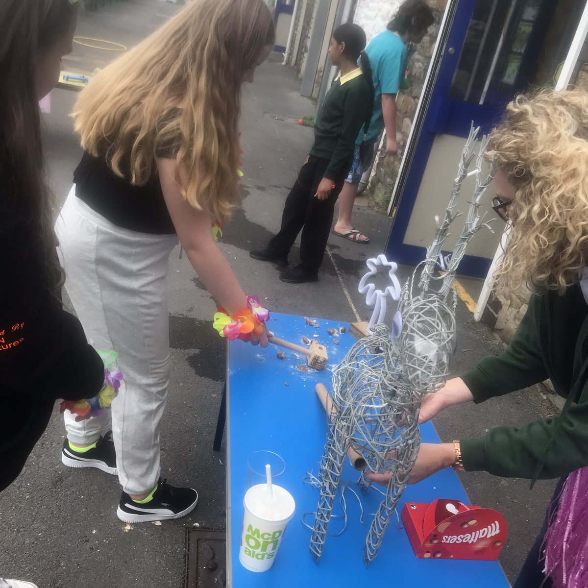 PlasmarlPrimary's tweet photo. What a fantastic day spent saying goodbye to our wonderful Year 6 pupils #plascomm Good luck in your secondary schools 🏫 😊🥳💃🏼🕺🏼🌸🌼🏖 https://t.co/7brJoyKbxb