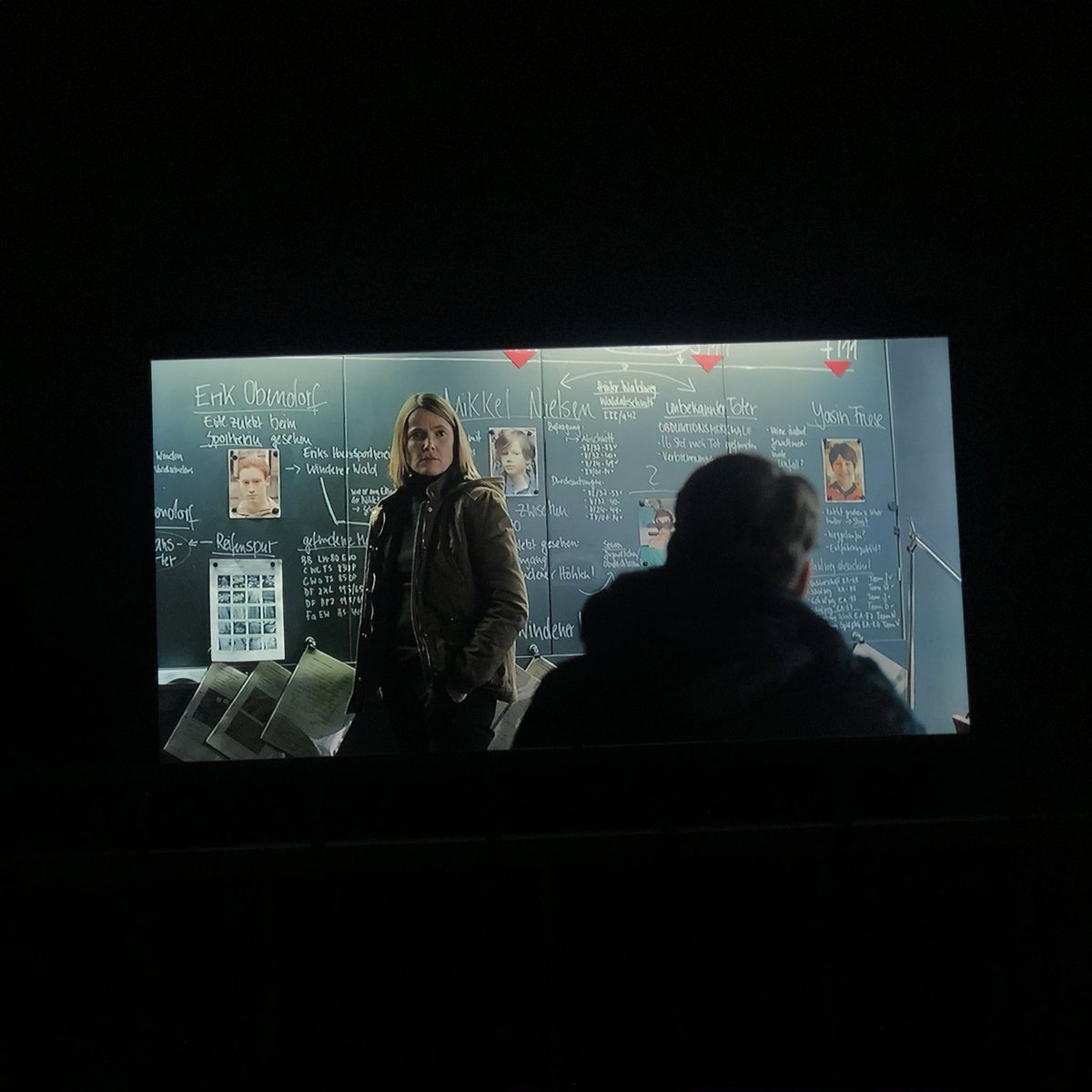 augsippedaway13's tweet photo. Rewatching #Dark from the beginning so i can fucking understand season 3 https://t.co/lB0Xhwa6wZ