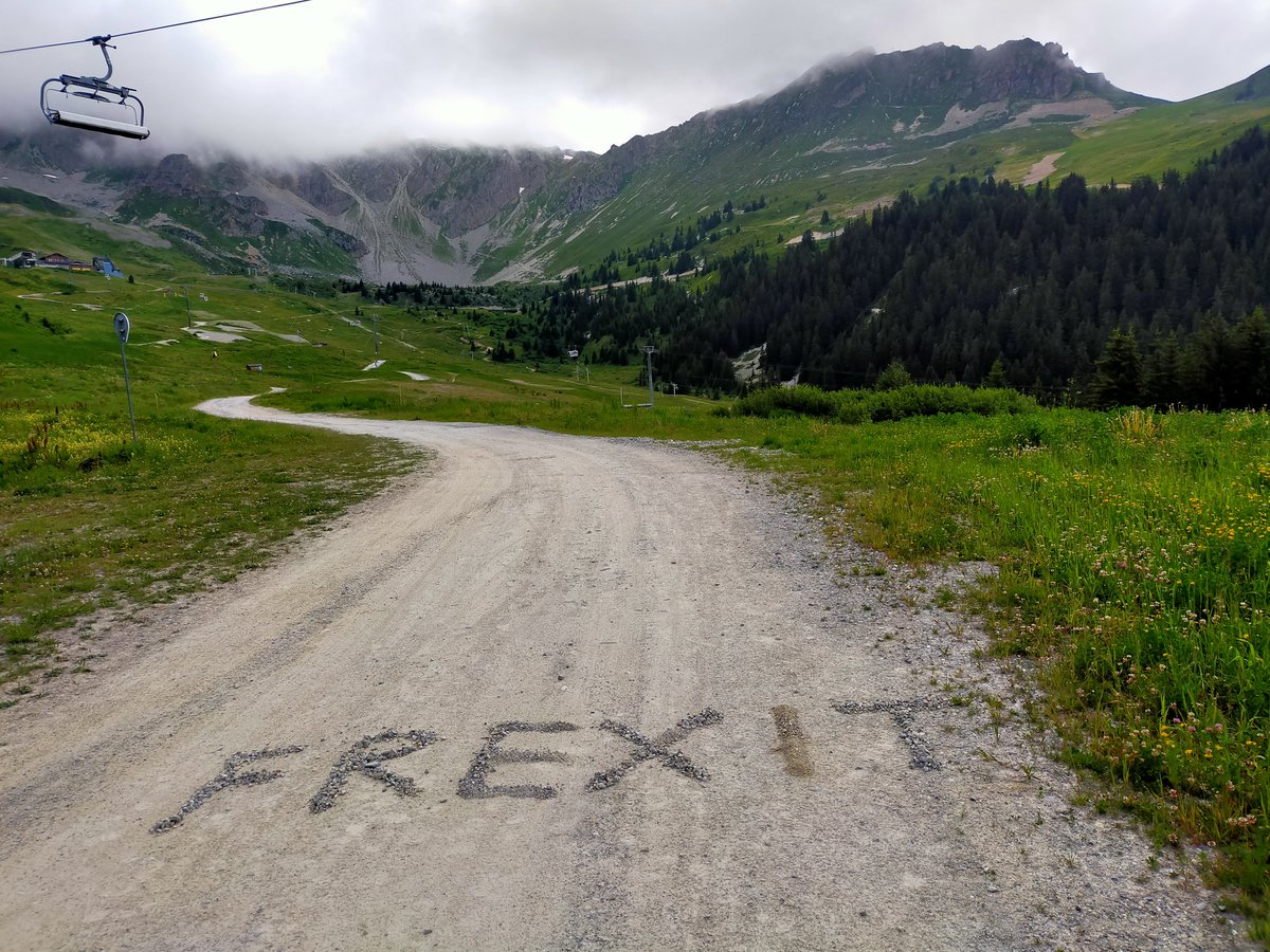 DumonsClement's tweet photo. Petite ballade en montagne #Frexitchallenge cc @CitoyensFrexit @Zamanezamane9 https://t.co/9G2DauZOI2