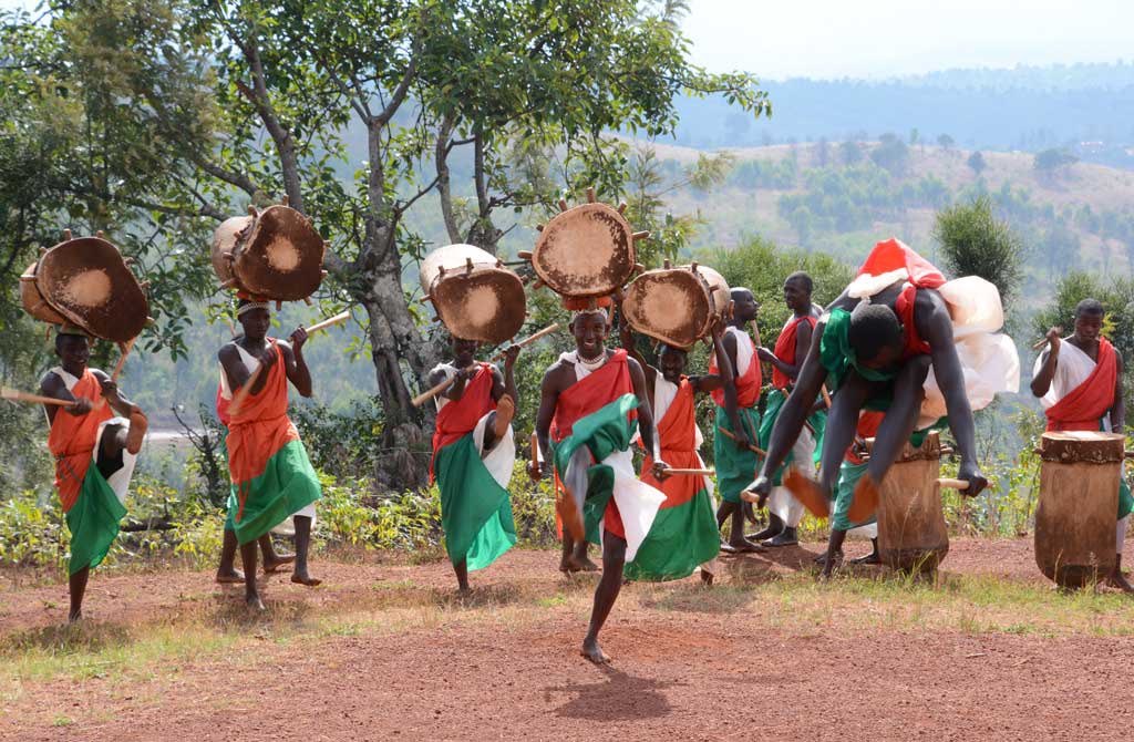 IamMzilikazi's tweet photo. UMOJA: Some come from the East and others from the West, some come from the North and others from the South but we are ONE #AfricanUnity 20 https://t.co/Er8SMMT3Rz