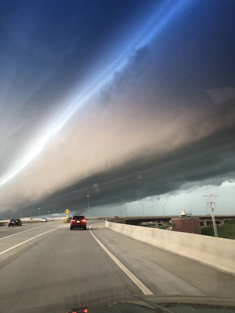 cschaefer12's tweet photo. @KAKEweather 235N and Kellogg https://t.co/KMTqd4uWQ3
