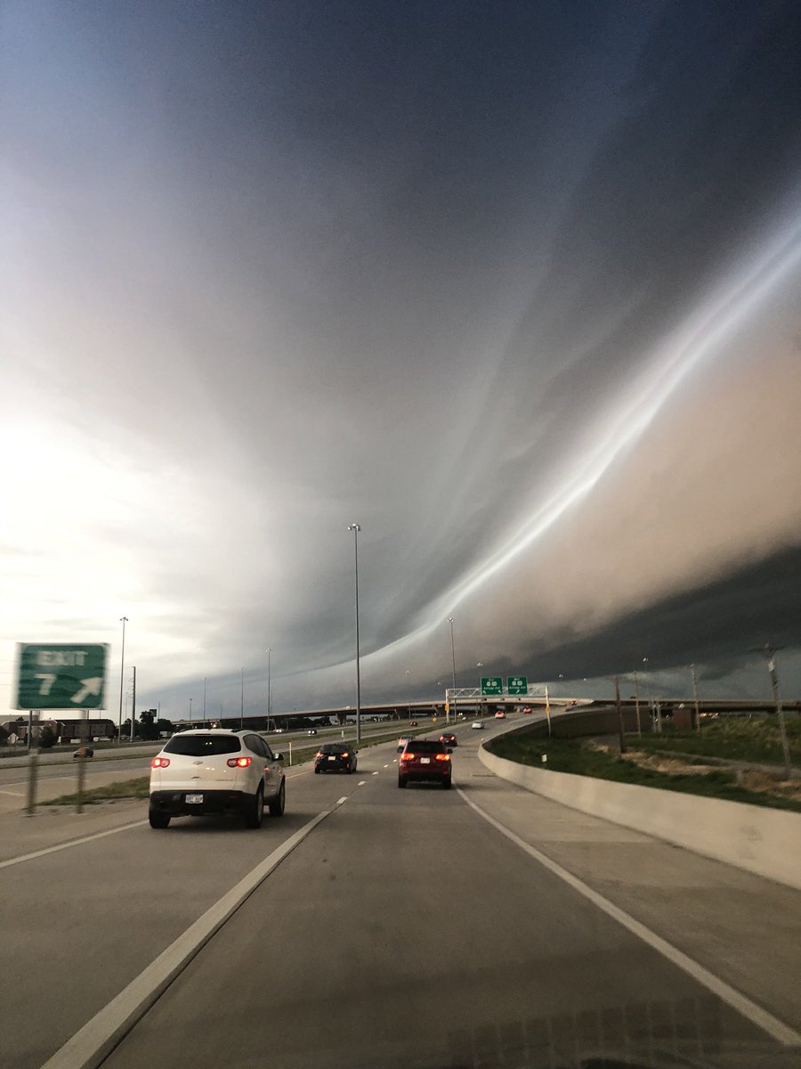cschaefer12's tweet photo. @KAKEweather 235N and Kellogg https://t.co/KMTqd4uWQ3
