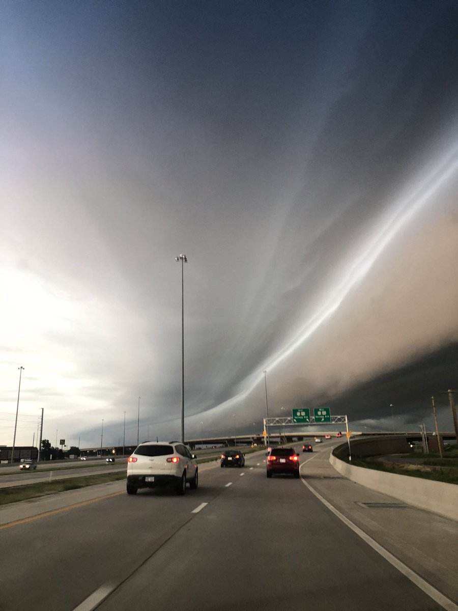 cschaefer12's tweet photo. @KAKEweather 235N and Kellogg https://t.co/KMTqd4uWQ3