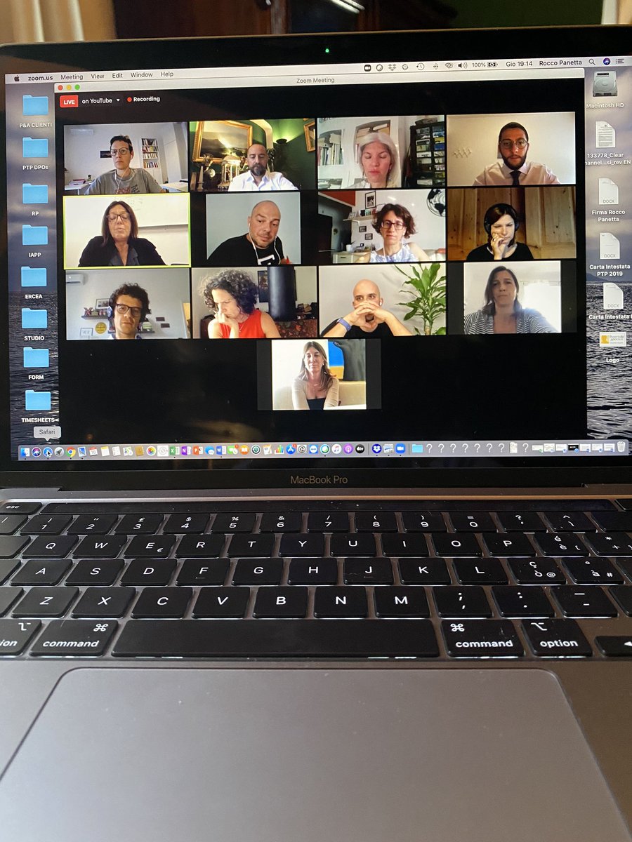 RoccoPanettaIT's tweet photo. Magnifica opportunità di dibattito e confronto adesso online su #refutureit @ReFutureIt parlando di #ecologia dell’ #informazione #giornalismo #etica #diritto @annamasera @albertopi @stefanomaggi ed altri https://t.co/27s69dEz13