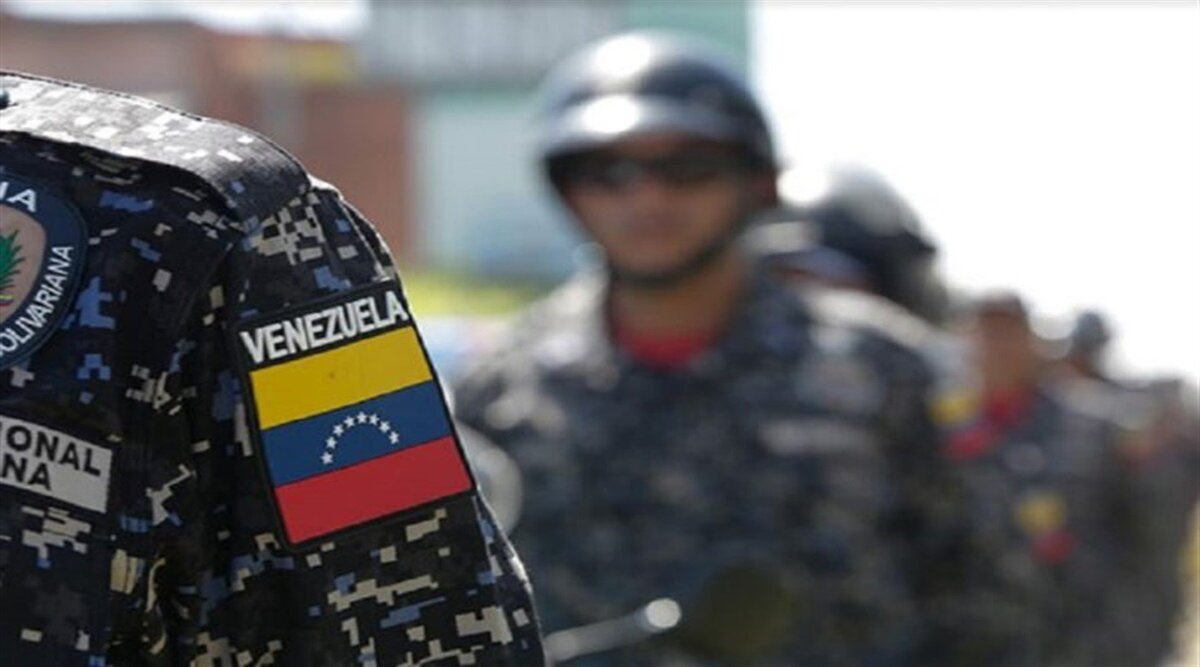 pinfantea's tweet photo. Cada #16Jul celebramos el Día Nacional del Policía en reconocimiento a la ardua labor que cumplen estos hombres y mujeres para preservar la seguridad ciudadana👮🏻‍♀️👮🏻‍♂️ ¡Felicidades a todos y todas, ustedes son garantía de paz! 👏🏻🇻🇪 

#VenezuelaEnBatallaVictoriosa
@NicolasMaduro https://t.co/JWzzBuaXG7