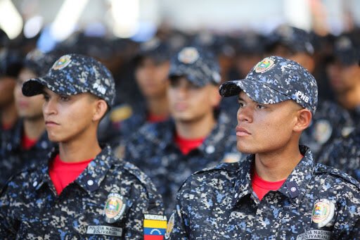 pinfantea's tweet photo. Cada #16Jul celebramos el Día Nacional del Policía en reconocimiento a la ardua labor que cumplen estos hombres y mujeres para preservar la seguridad ciudadana👮🏻‍♀️👮🏻‍♂️ ¡Felicidades a todos y todas, ustedes son garantía de paz! 👏🏻🇻🇪 

#VenezuelaEnBatallaVictoriosa
@NicolasMaduro https://t.co/JWzzBuaXG7