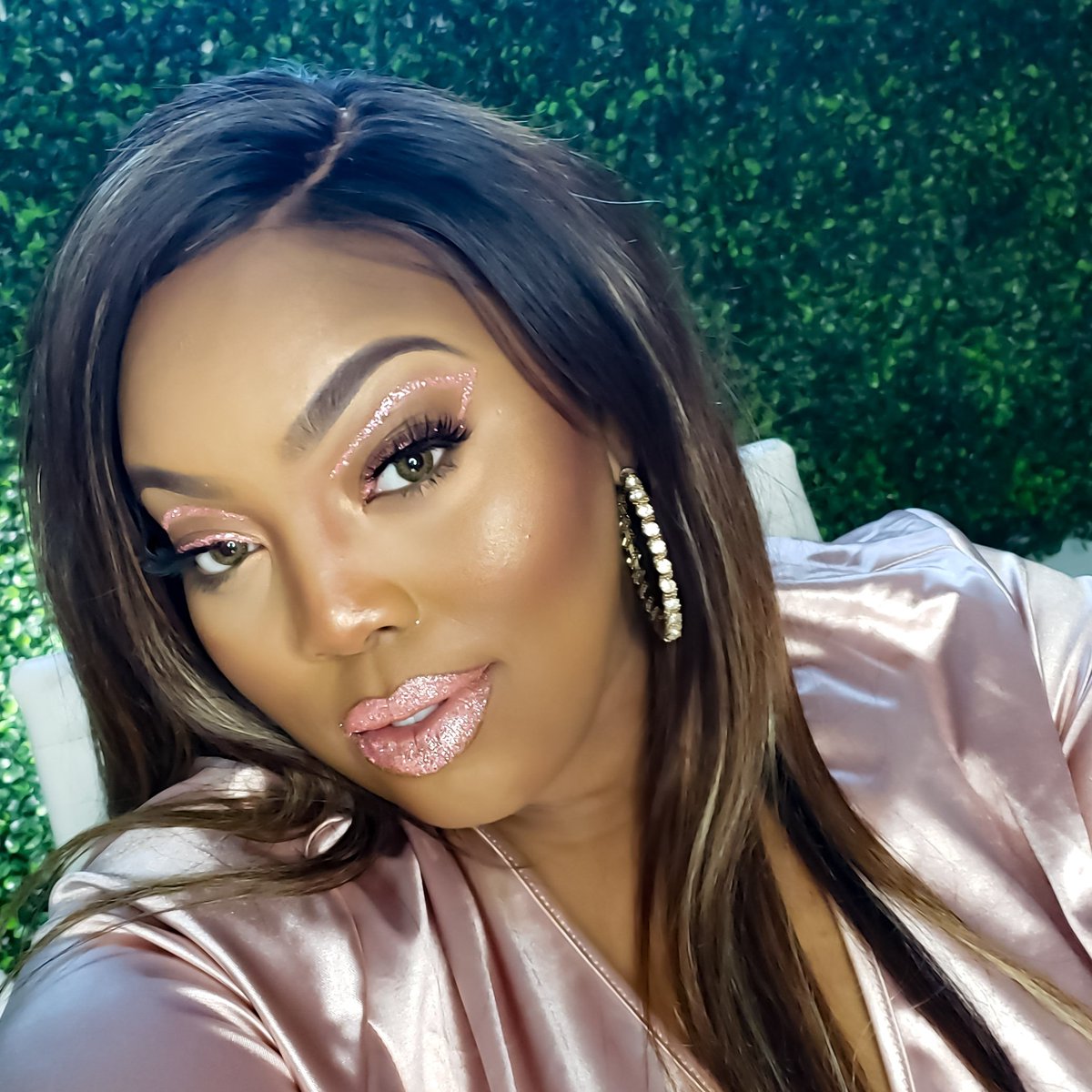shalathianikole's tweet photo. Heyy Sis Heyyy, How you doing?
.
.
.
.
.
.
.
#fenty #fentybeauty #lancome #anastasiabeverlyhills #lilylashes #nars #makeupforblackwomen #selftaughtmua #youtuber #glitterliner #pinkglitter #babypink #beautybloggers #exploremore #naturalglam #naturalmakeup #everydayglam #Houston https://t.co/ITZi3eyZq2