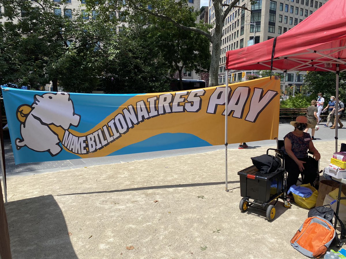mkink's tweet photo. HAPPENING NOW: Hundreds of New Yorkers will sleep out at the doorstep of Jeff Bezo’s $100M NYC apartment to demand a state tax on billionaires to  fund survival benefits for workers left out of the federal stimulus &amp; stop budget cuts.

#MakeBillionairesPay 
#FundExcludedWorkers https://t.co/jH6ozoIWlT