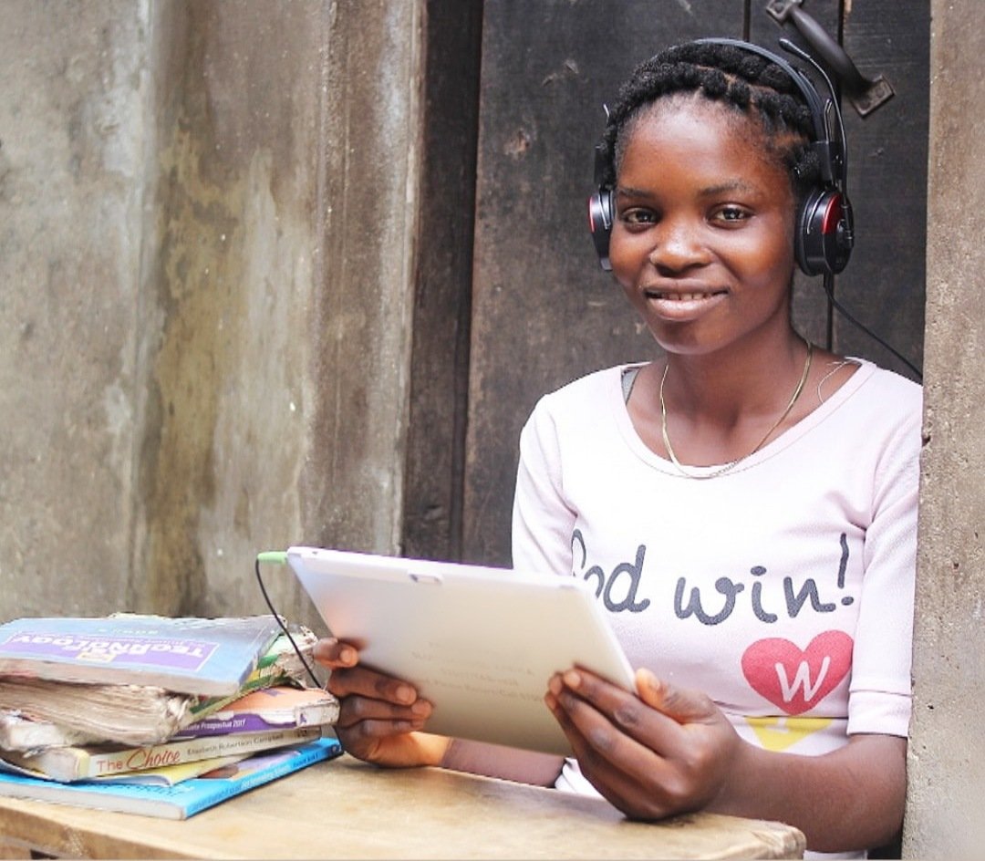 yhemmy_o's tweet photo. Amidst a pandemic, #Slum2School launched a Virtual Learning Classroom and has connected 948 children living in slums &amp; remote communities to tutors,mentors,..

Here's how we can all join in reaching 10,000 children and creating endless possibilities: https://t.co/xIualLuK8B https://t.co/X8oHfay7mE