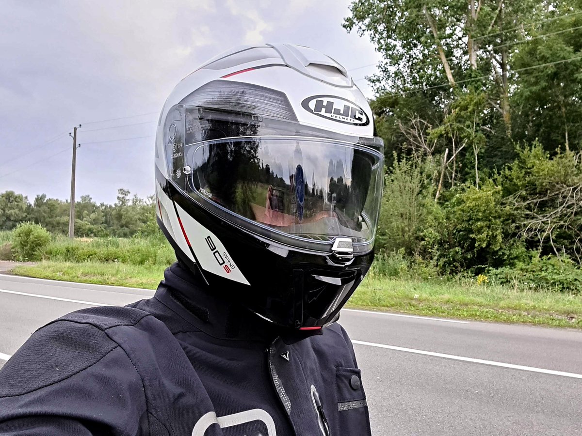 MotardAdventure's tweet photo. Évolution du HJC RPHA 90, le RPHA 90S vient apporter quelques évolutions intéressantes telles que la double homologation jet et intégral 👌
Nous sommes partis pour l'essayer durant 6 semaines avant de vous faire un retour complet dessus. En tout cas, cette déco est très sympa 😎 https://t.co/05DCUCAeBX