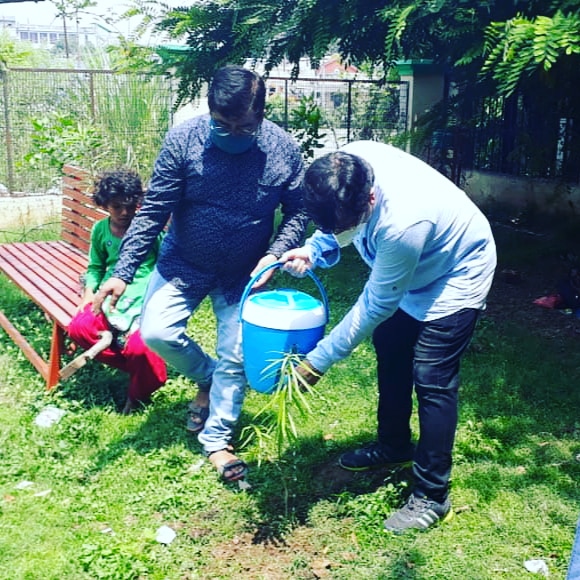 ENVIRONFOUNDAT1's tweet photo. #हरेला_पर्व  #पर्यावरण_आधारशिला #EnvironFoundation #PlantTreeOnYourBirthday @IMinakshiJoshi @KuldeepKumarbjp @EnvAm @PMOIndia https://t.co/ZTf5KmrUZ0