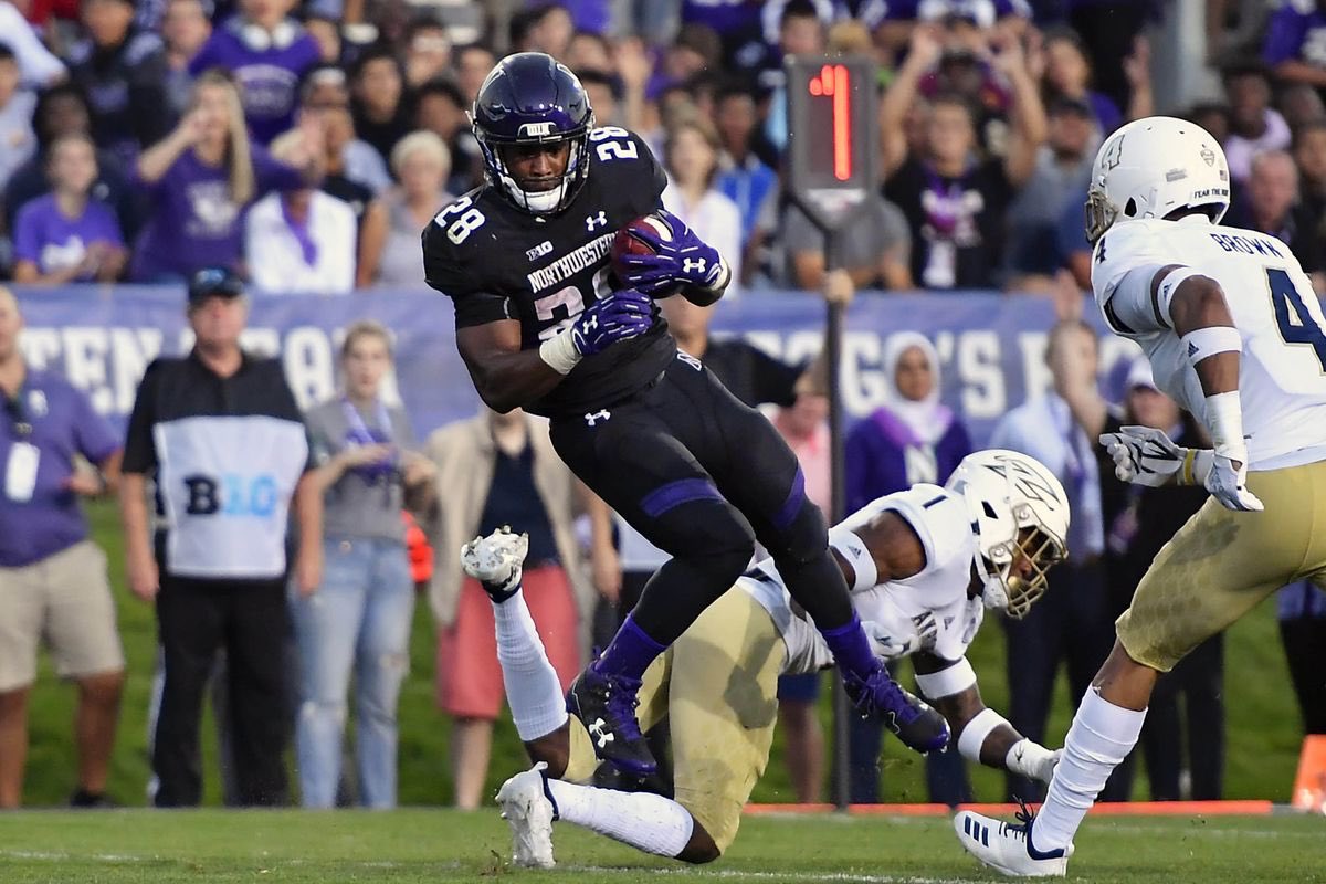 BMoe_21's tweet photo. Extremely honored to have received a full ride scholarship to play football at Northwestern University! @jason247scout @BDPRecruiting @NU_CoachMac https://t.co/c88YduBDOI