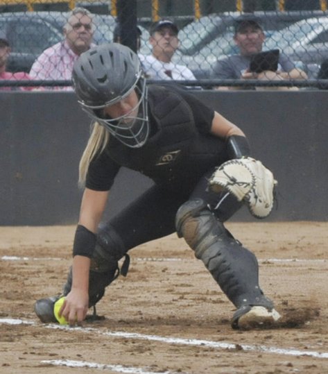 Lenox steamrolls into regional semifinals, 12-0. - bit.ly/2ClE2or