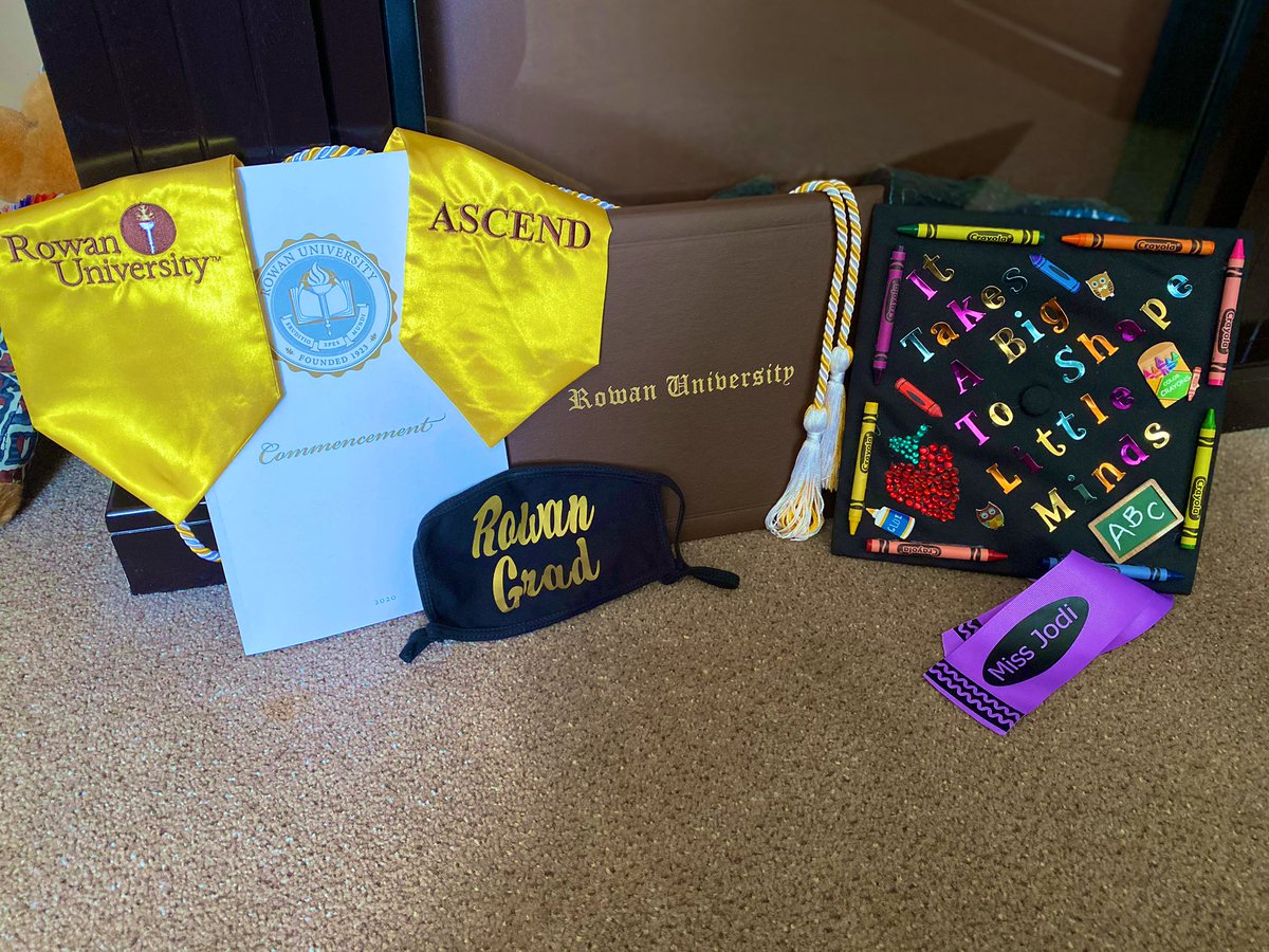 jlynn_1996's tweet photo. Teaching is what I always wanted to do since the age of 4, and 20 years later and I finally get to teach!! @RowanUniversity @RowanCED @RowanFlying1st #RowanProud #Rowan2020 #RowanGrad 🎓🦉💛🍎 https://t.co/pWznkVyU6B