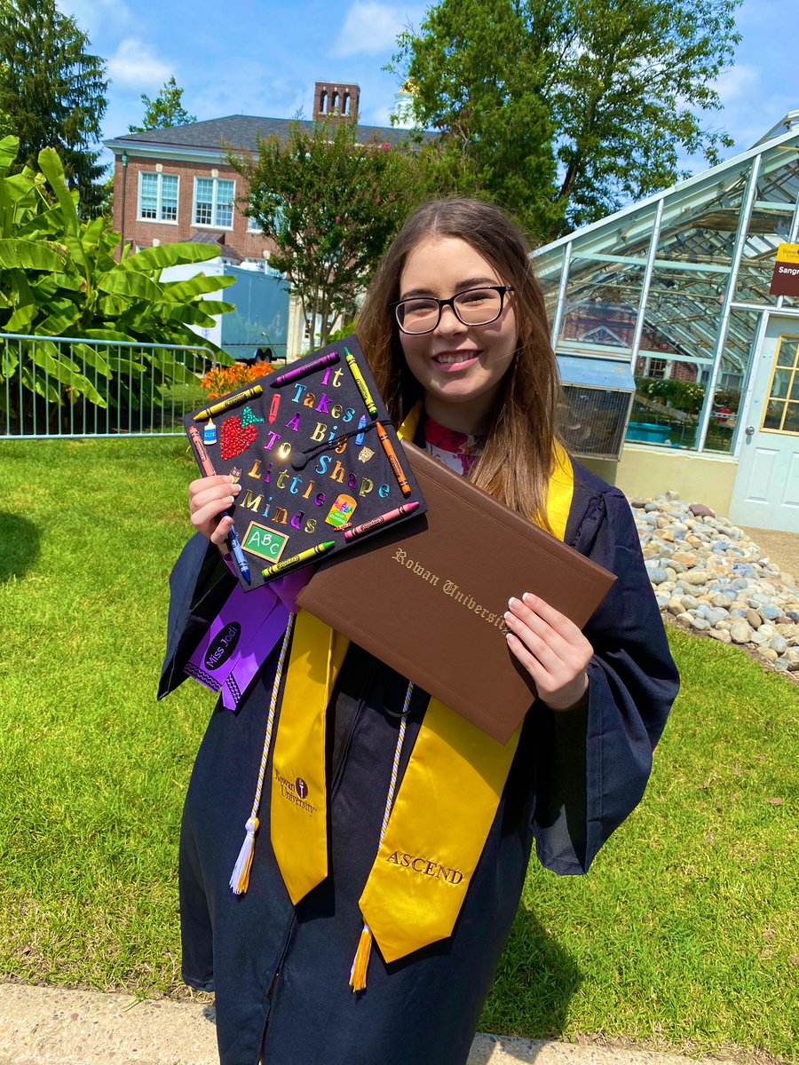 jlynn_1996's tweet photo. Teaching is what I always wanted to do since the age of 4, and 20 years later and I finally get to teach!! @RowanUniversity @RowanCED @RowanFlying1st #RowanProud #Rowan2020 #RowanGrad 🎓🦉💛🍎 https://t.co/pWznkVyU6B