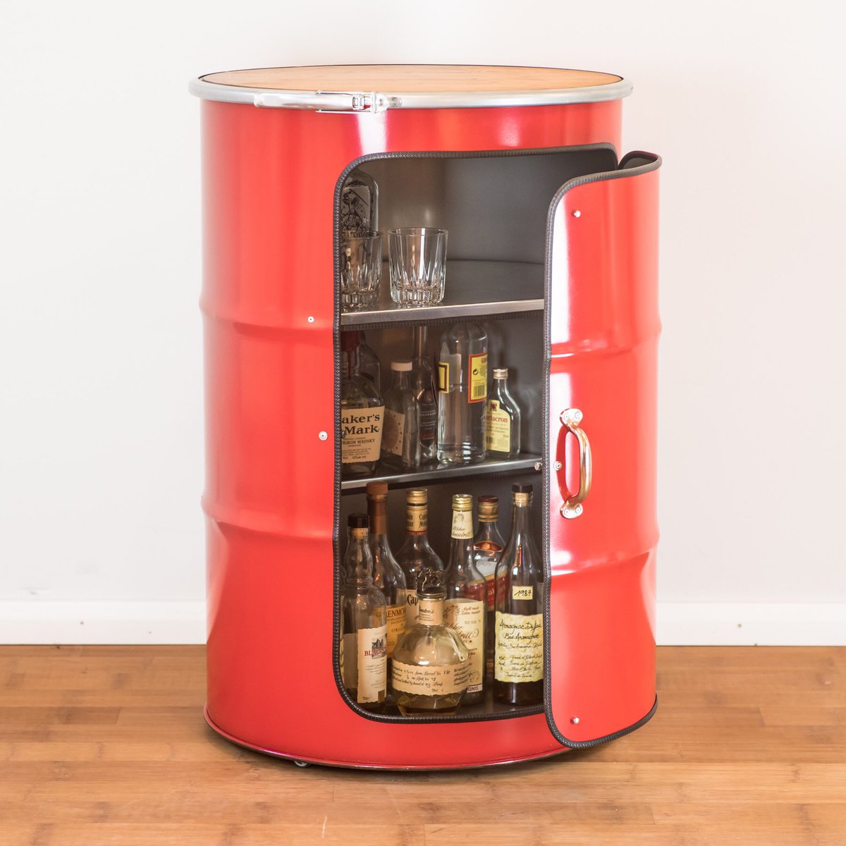 lockengelot's tweet photo. We officially registered for the Etsy Design Awards! Fingers crossed 🤞, go dry bar!!! Results in October.
#TheEtsies #Etsy #Etsyseller #Etsymaker #drybar #hausbar #barcart https://t.co/FZRE4VtvDo