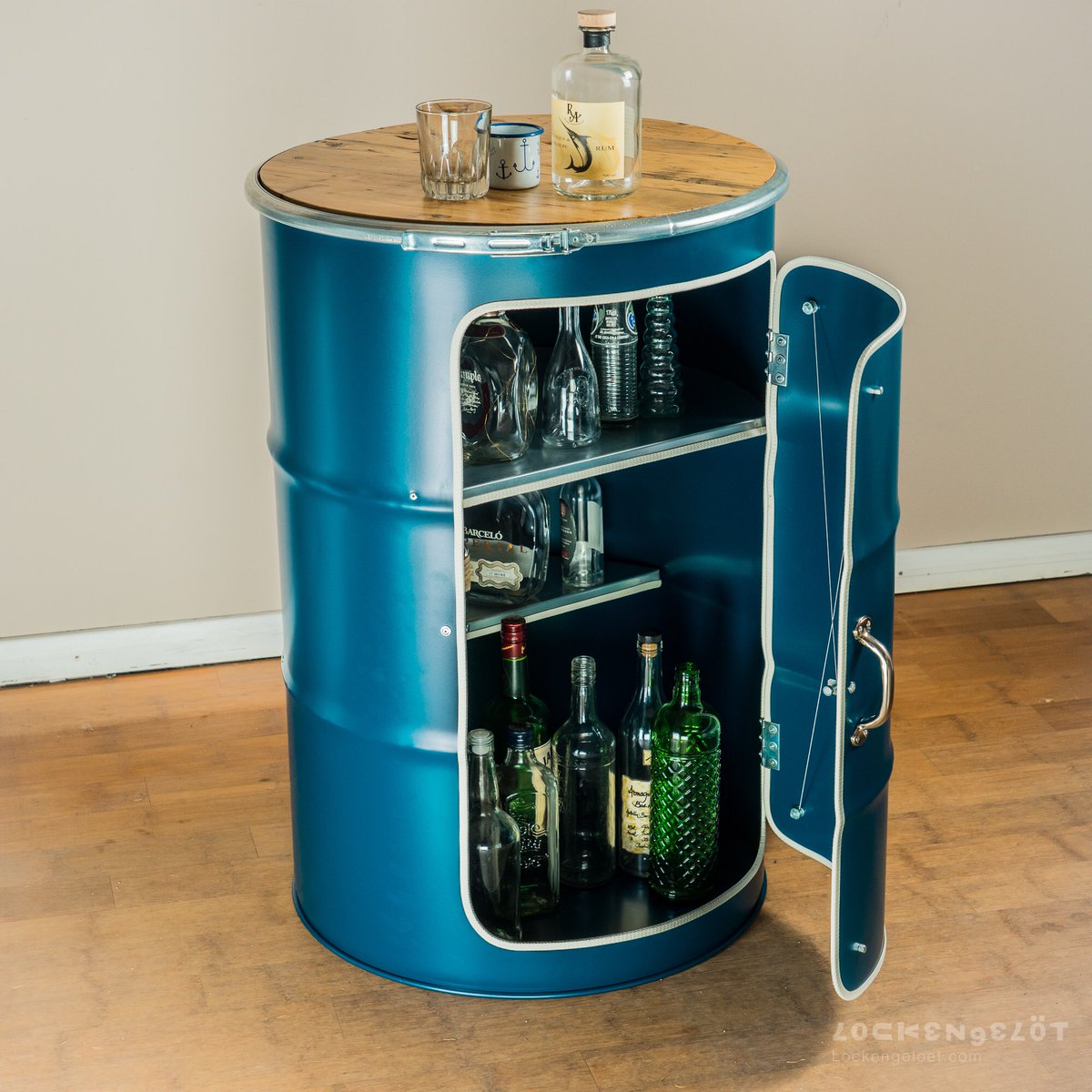lockengelot's tweet photo. We officially registered for the Etsy Design Awards! Fingers crossed 🤞, go dry bar!!! Results in October.
#TheEtsies #Etsy #Etsyseller #Etsymaker #drybar #hausbar #barcart https://t.co/FZRE4VtvDo