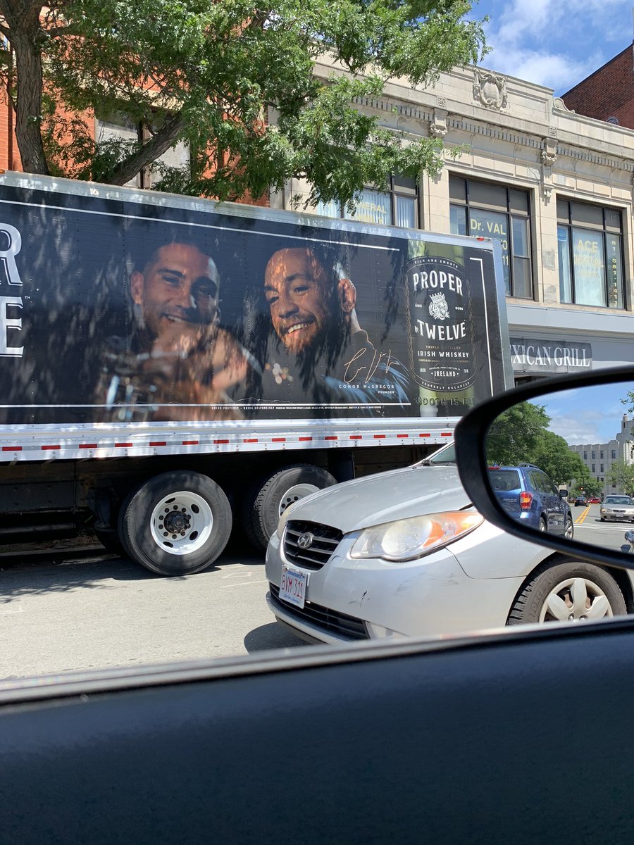Cole227J's tweet photo. @TheNotoriousMMA who da fook is dis guy!!! https://t.co/Dih2BlOgK5