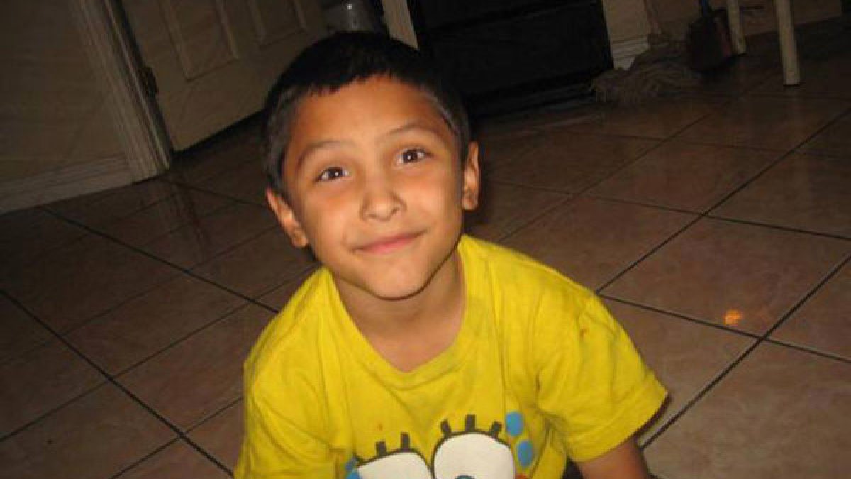 saarahcarter_'s tweet photo. This does not sit right with me.The social workers in charge of this case were absolutely negligent. This child deserved more, he could’ve been saved. How is this report not going viral?! Y’all were so loud when his case arose, WHERES THE NOISE? Let’s fight for #GabrielFernandez https://t.co/wZjptY5hY2