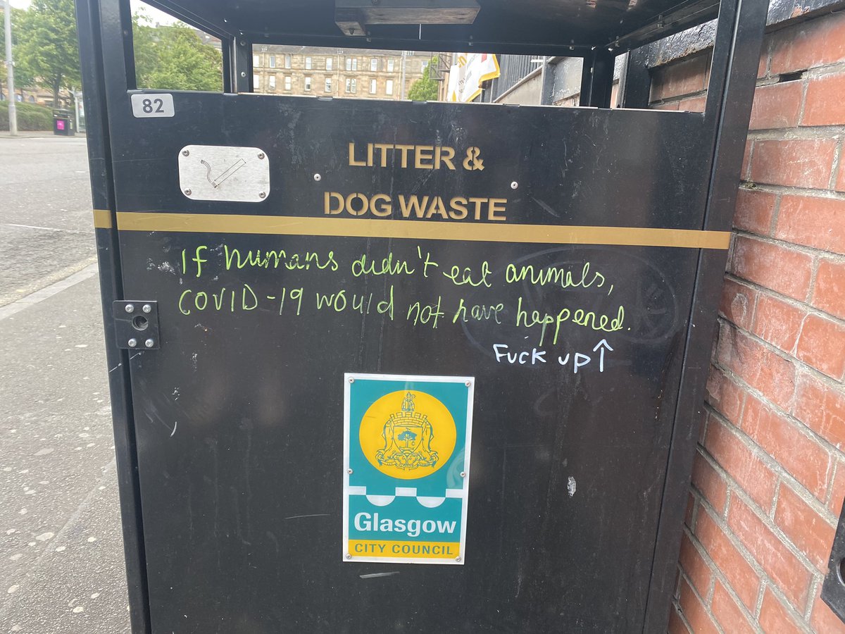 derekwatson89's tweet photo. High level debate going on here on a Glasgow bin. https://t.co/bmQFXoN8XE