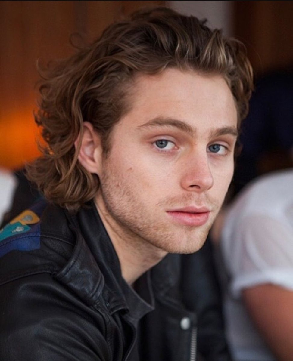 ihemmingslove's tweet photo. Happy 24th Birthday to my favorite person, Luke Hemmings! Watching you grow into the incredible man that you are today has been such a blessing. Thank you for bringing so much light, positivity and inspiration in my life. Hope you have a great day, I love you ❤#HappyBirthdayLuke https://t.co/YiE3eMl99K