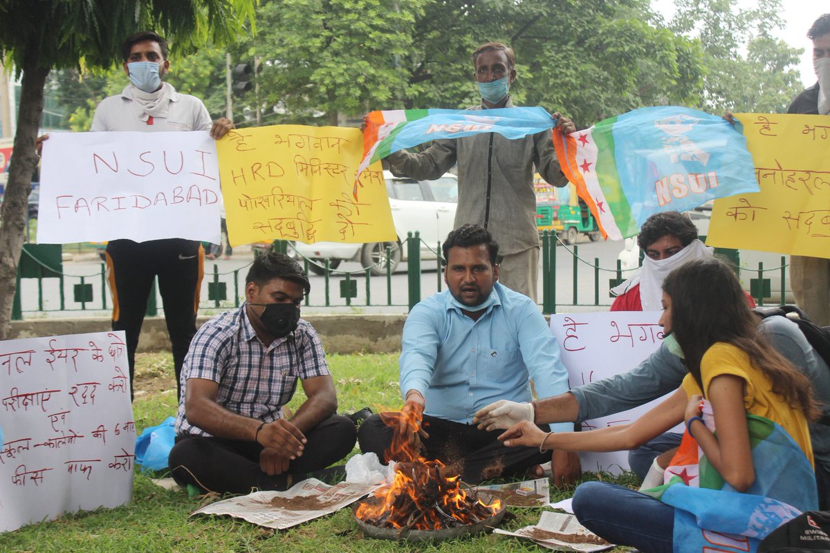 KrishanAttri_01's tweet photo. UGC, HRD मिनिस्टर @DrRPNishank और CM @mlkhattar की सद्बुद्धि के लिए @nsui फरीदाबाद ने किया हवन। फाइनल ईयर के छात्रों की परीक्षाएं रद्द कराने और सभी स्कूल-कॉलेजों की 6 माह की फीस माफी की मांग
#SayNoToUGCGuidelines #NoExamsInCovid
@RahulGandhi
@DeependerSHooda
@guptar @Neerajkundan https://t.co/4xRxHvuYjf