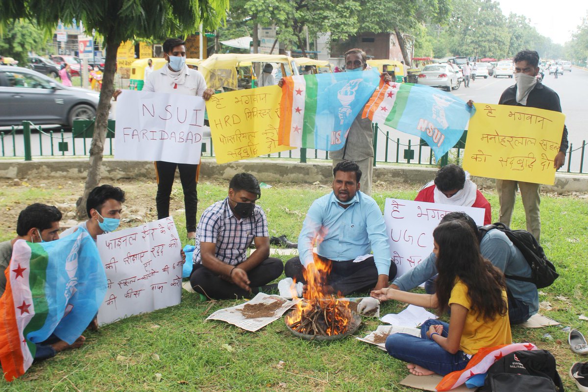 KrishanAttri_01's tweet photo. UGC, HRD मिनिस्टर @DrRPNishank और CM @mlkhattar की सद्बुद्धि के लिए @nsui फरीदाबाद ने किया हवन। फाइनल ईयर के छात्रों की परीक्षाएं रद्द कराने और सभी स्कूल-कॉलेजों की 6 माह की फीस माफी की मांग
#SayNoToUGCGuidelines #NoExamsInCovid
@RahulGandhi
@DeependerSHooda
@guptar @Neerajkundan https://t.co/4xRxHvuYjf