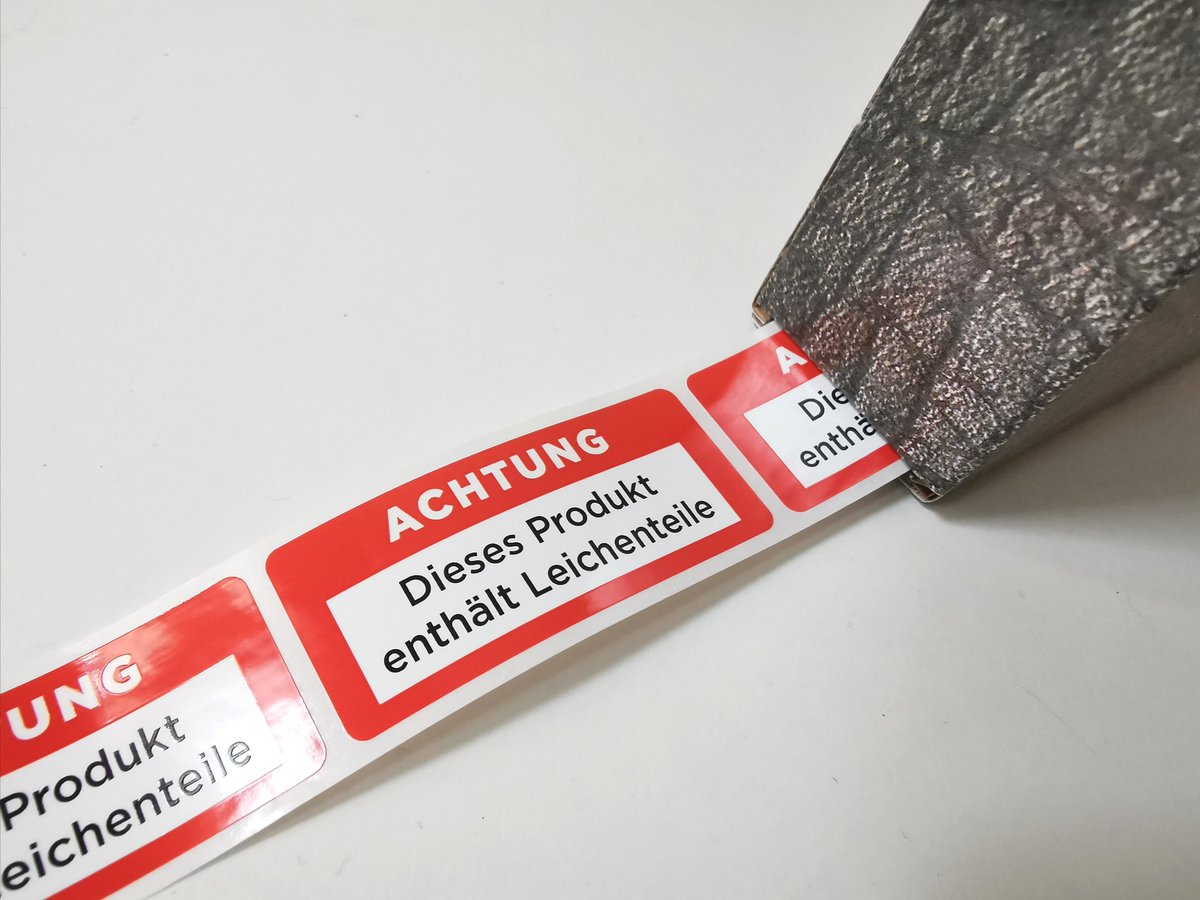 diemarlene's tweet photo. Na? Mal mehr tun als liken und hilflos gucken? #Tönnies ist wieder hoch gefahren worden. #Tierleid ohne Ende. #Grillfleisch in allen Regalen. Und ich hab dafür/dagegen die passenden Sticker, die ich Euch gerne schicke. DM. #govegan #EndSpeciesism https://t.co/CKOf7C9Kta