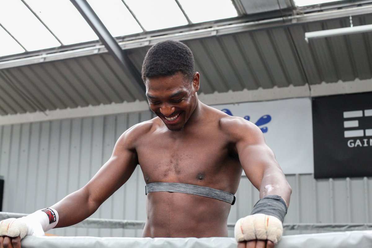TopBoxerSadiq's tweet photo. And then he said he can't fight because he's expecting a baby ππ€£π
Hanging on to them belts for as long as possible, π© himself π€£
#sadiqrichards #andthenew #britishchampion #commonwealthchampion #topboxer #TBS #Newham https://t.co/eyiDoaw5nG