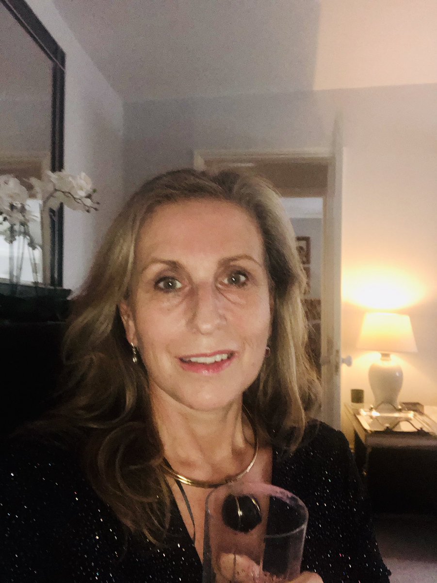 catherineinet3's tweet photo. @BrokerAwards ready for the big evening .. good luck everyone I have my sparkles on and a g and t ready to go !! https://t.co/qc9vwhantA