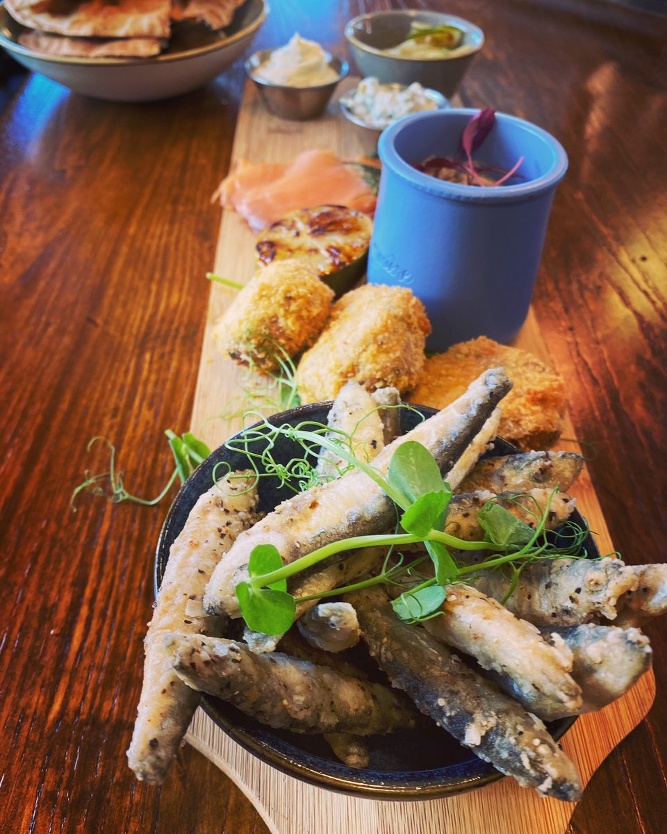 pvillearms's tweet image. KITCHEN IS OPEN AGAIN!!

☀️☀️Summer Menu☀️☀️

Sharing Fish Board
—————————
Smoked Mackerel Pate, Salt &amp;amp; Pepper Whitebait, Smoked Salmon, Crab Cakes, Pickled Cucumber, Dill &amp;amp; Chive Mayo &amp;amp; Arabic Bread.
-
-
-
#summermenu #prestonvillearms #freshfish #pubsinbrighton #brighton