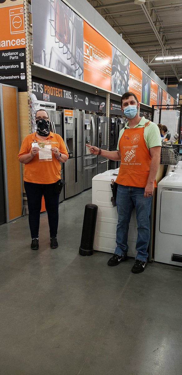 THD_Untocuhable's tweet photo. Go Gina helping store side, sequence the front laid down team player https://t.co/5ZfRR4yU9y