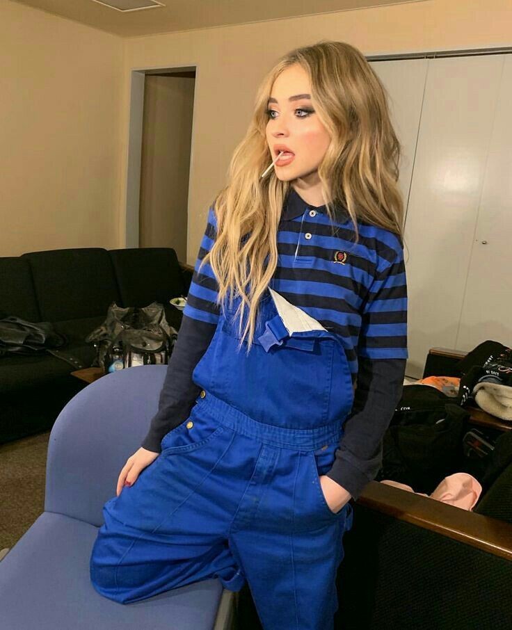 charts_sabrina's tweet photo. "Looking at Me" has surpassed "In My Bed" and it's now the MOST streamed song from "Singular Act ll".

– It's @SabrinaAnnLynn's first non-single to be the most streamed song of one of her albums. The song also didn't had playlisting on the platform. https://t.co/xPERh0yErA