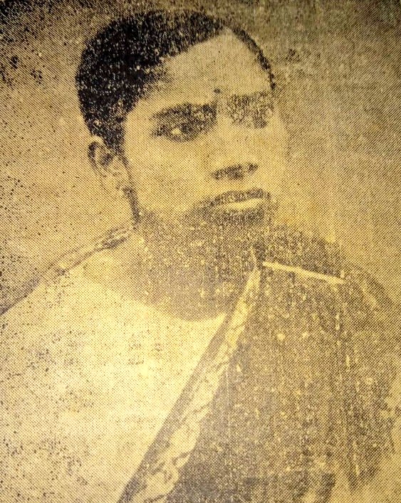 ଏ ଦୁହେଁ ଥିଲେ ଓଡ଼ିଶା ର ପ୍ରଥମ ମାଟ୍ରିକ ପାସ ଝିଅ । ପ୍ରକାଶ ଥାଉକି ୧୯୦୨ ମସିହା ସୁଦ୍ଧା ଓଡ଼ିଶା ର କଟକ,ପୁରୀ,ବାଲେଶ୍ବର ରୁ ୬ ଜଣ ଓ ଗଞ୍ଜାମ ରୁ ୩ ଜଣ ବି.ଏ ପାସ୍ କରିଥିଲେ । ୧୮୫୮ ମସିହାରେ କଲିକତା ରେ ବିଶ୍ବବିଦ୍ୟାଳୟ ପ୍ରତିଷ୍ଠା ହେବାର୧୦ ବର୍ଷ ପରେ ୧୮୬୮ ଓଡ଼ିଶାରେ ହାଇସ୍କୁଲ ଟିଏ ପ୍ରତିଷ୍ଠା ହୋଇଥିଲା3/n