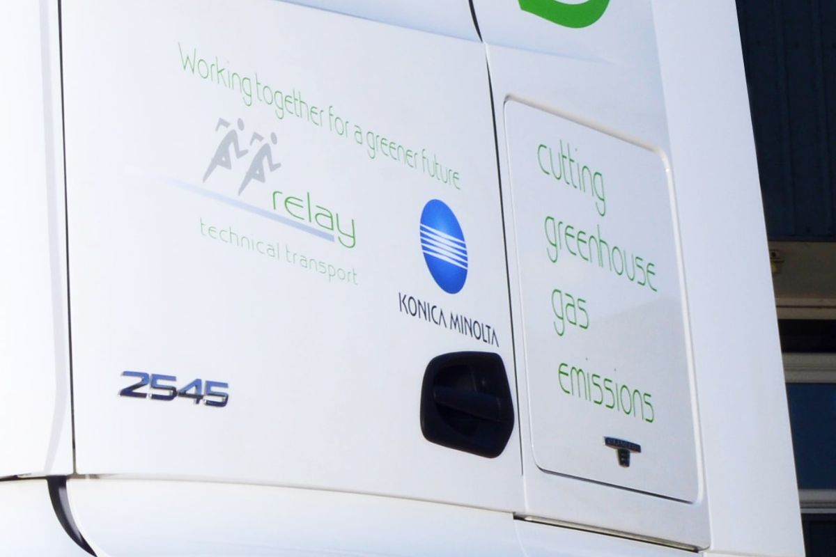 KonicaMinoltaGB's tweet photo. Our delivery partner @RelayTransport have committed to utilising an #environmentally friendly tractor unit for all future bulk collections.  The new co-branded vehicles run using Hydrogenated Vegetable Oil which is a synthetic paraffinic fuel that’s #renewable &amp; #sustainable. https://t.co/oAqoVPeFB5