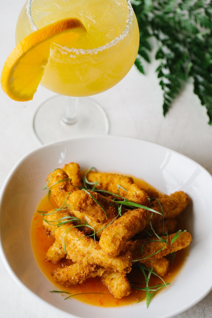 Feast your eyes on the Crispy Calamari! 😍  Order for takeout or curbside pickup Wed-Sun 12pm - 8pm. 
jakesdelmar.com/menus/dinner/