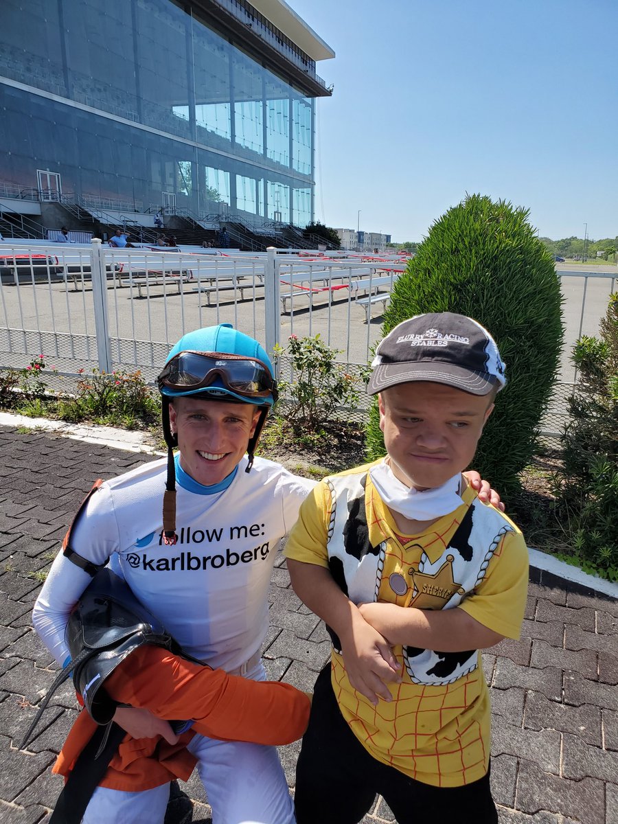 woody_tshirt's tweet photo. #wheresthewoodytshirt meeting some new friends @HarrahsLADowns @JackGilligan14 Kody Kellenberger Aubrie Green @KarlBroberg @Staton_Flurry @jockeygreen #LACOMPLETE https://t.co/hNSX0wnRrh