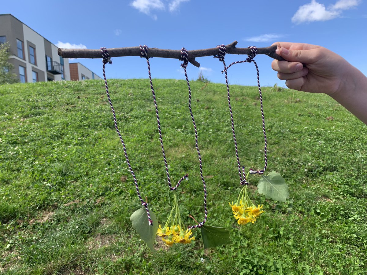 ellen2607's tweet photo. Getting outdoors with the learners today to make leaf mobiles 🍂🍃🍁💭  
.
.
.
#outdoorlearning #learninginnature #knottingskills https://t.co/3D0vy5AH32