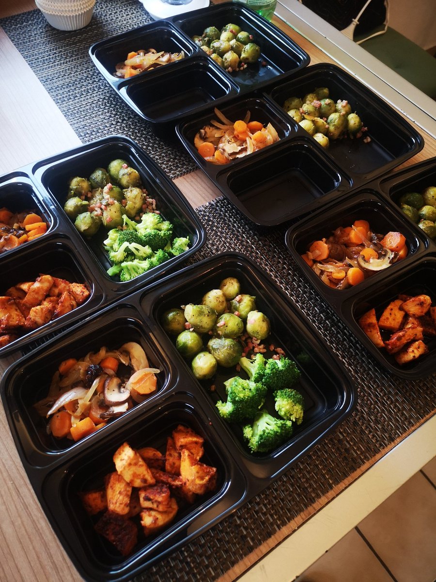 Triviyen's tweet photo. Meal Prep in the making #fitprep https://t.co/3YNGcuDcqC