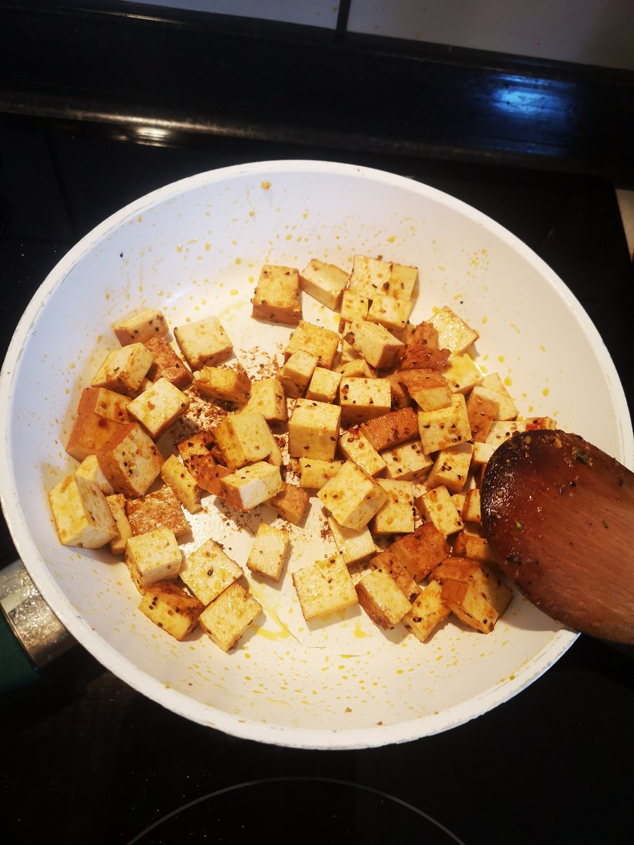 Triviyen's tweet photo. Meal Prep in the making #fitprep https://t.co/3YNGcuDcqC