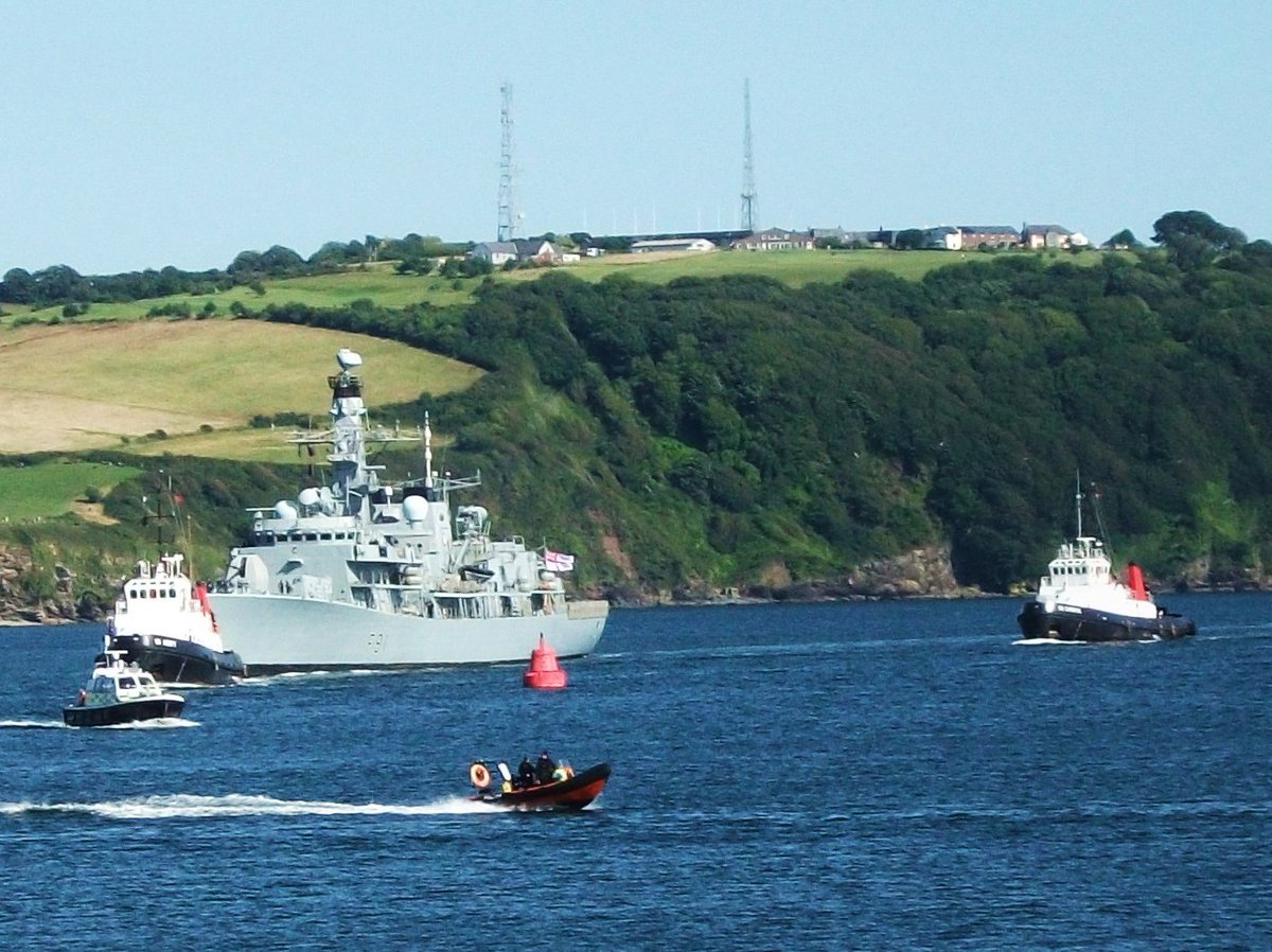 PlymouthDevon1's tweet photo. HMS Sutherland inbound to Devonport Plymouth this evening, accompanied by tugs SD Adept, &amp; SD Careful. @HMSSutherland @PlymouthDevon1 @NavyLookout @RachelHWing @SercoGroup @PlymouthOnWater @HMNBDevonport @britainsocean #Plymouth #Devonport @RoyalNavy #SDAdept #SDCareful https://t.co/Fp93ys1x7n