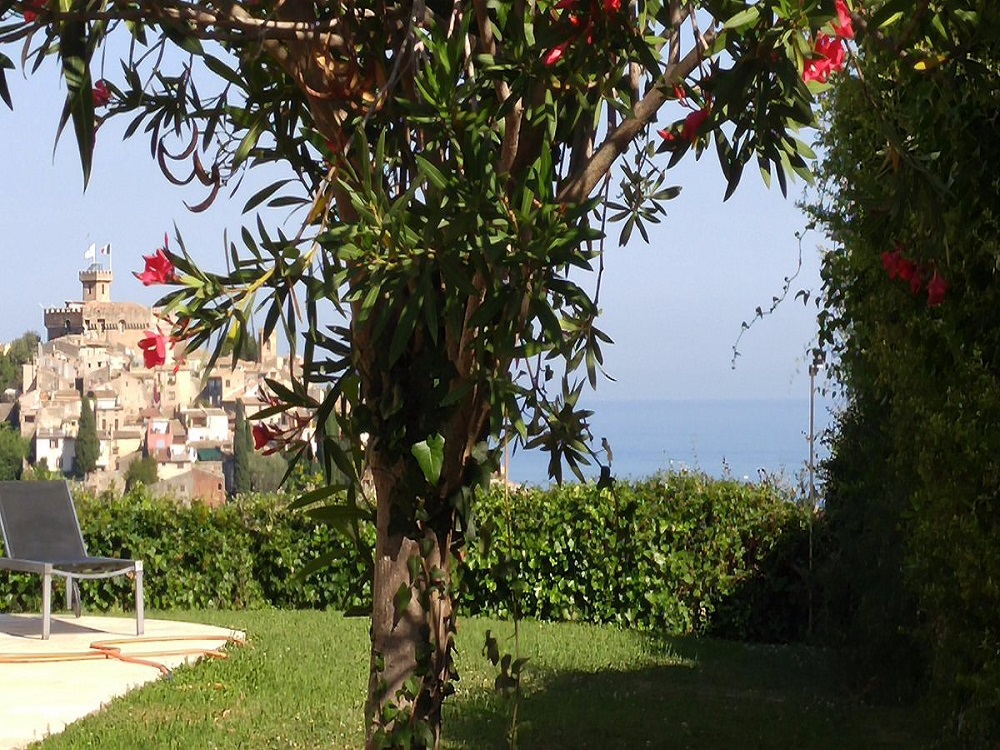 #jeudiphoto le château Grimaldi <a href="/cagnesinfo/">cagnes-sur-mer.info</a>  #fandeCagnessurmer #cagnes #frenchriviera #cotedazurfrance